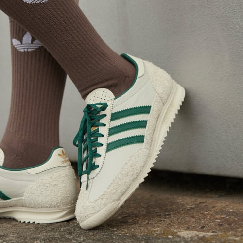Adidas SL 72 OG shoes in the "Off White/Collegiate Green" colorway, featuring a textured suede and nylon upper.