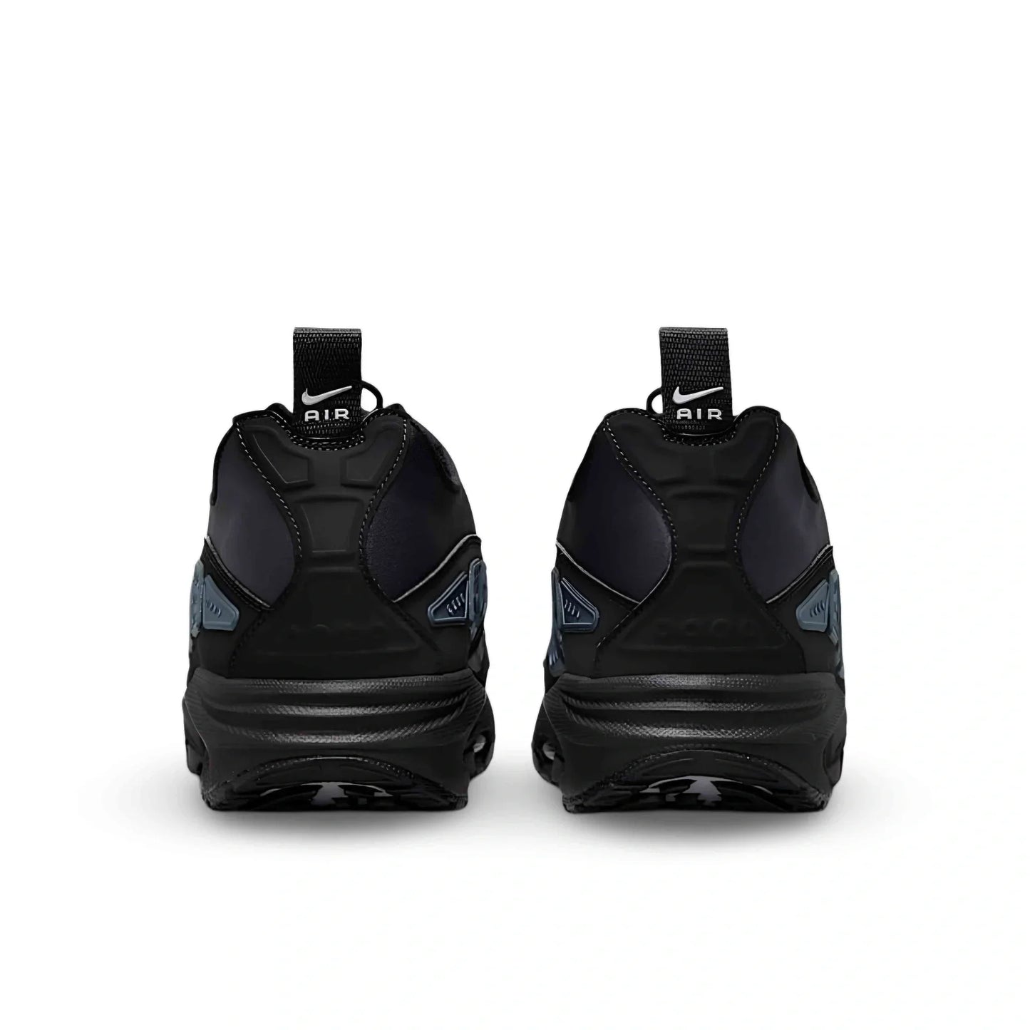 Nike Air Max Sunder in black and metallic silver.
