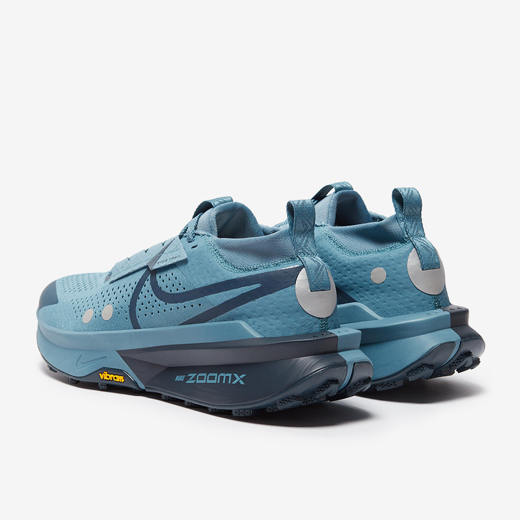 Nike Zegama Trail 2 is highlighted by its Smokey Blue colorway and rugged Vibram® outsole.