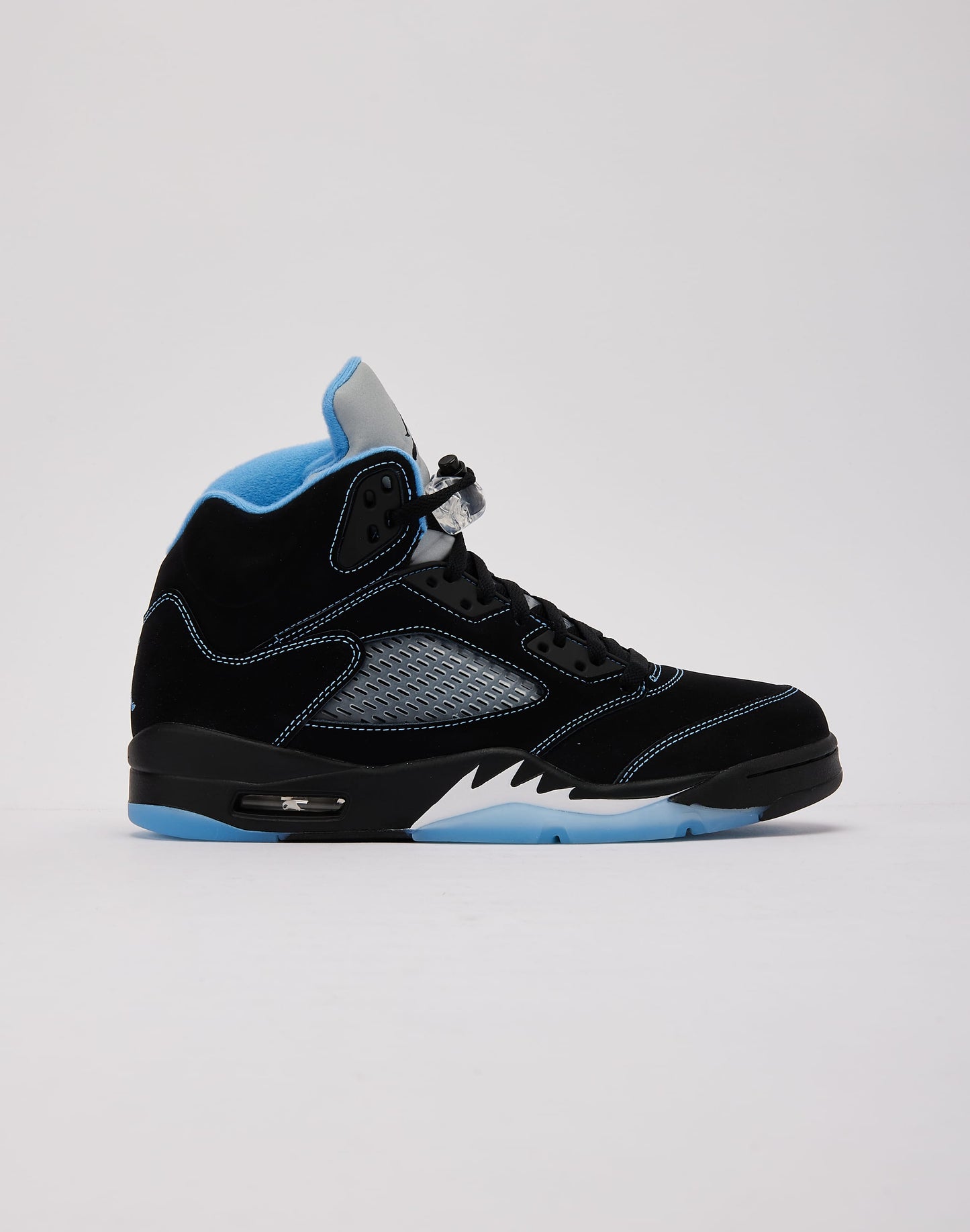 Air Jordan 5 Retro 'Black Carolina' sneakers, featuring a premium black nubuck upper with University Blue accents