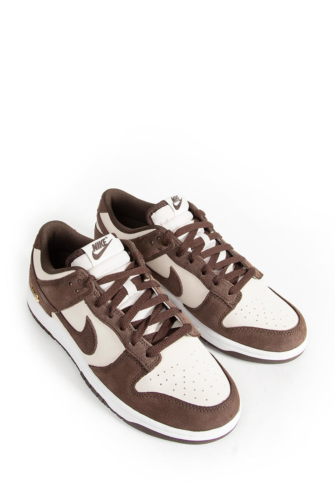 Nike Dunk Low suede-panelled sneakers in a brown and beige colorway featuring a signature swoosh logo