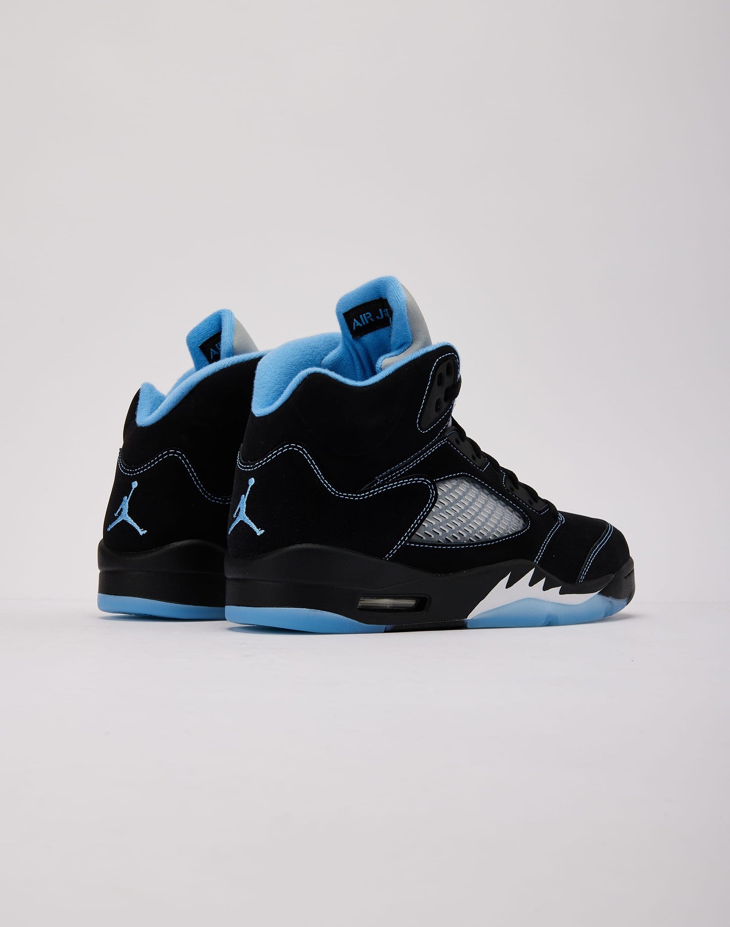 Air Jordan 5 Retro 'Black Carolina' sneakers, featuring a premium black nubuck upper with University Blue accents