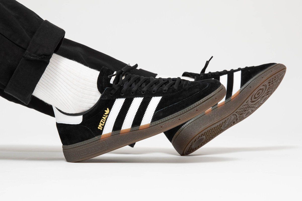 Adidas Handball Spezial shoes in black with white