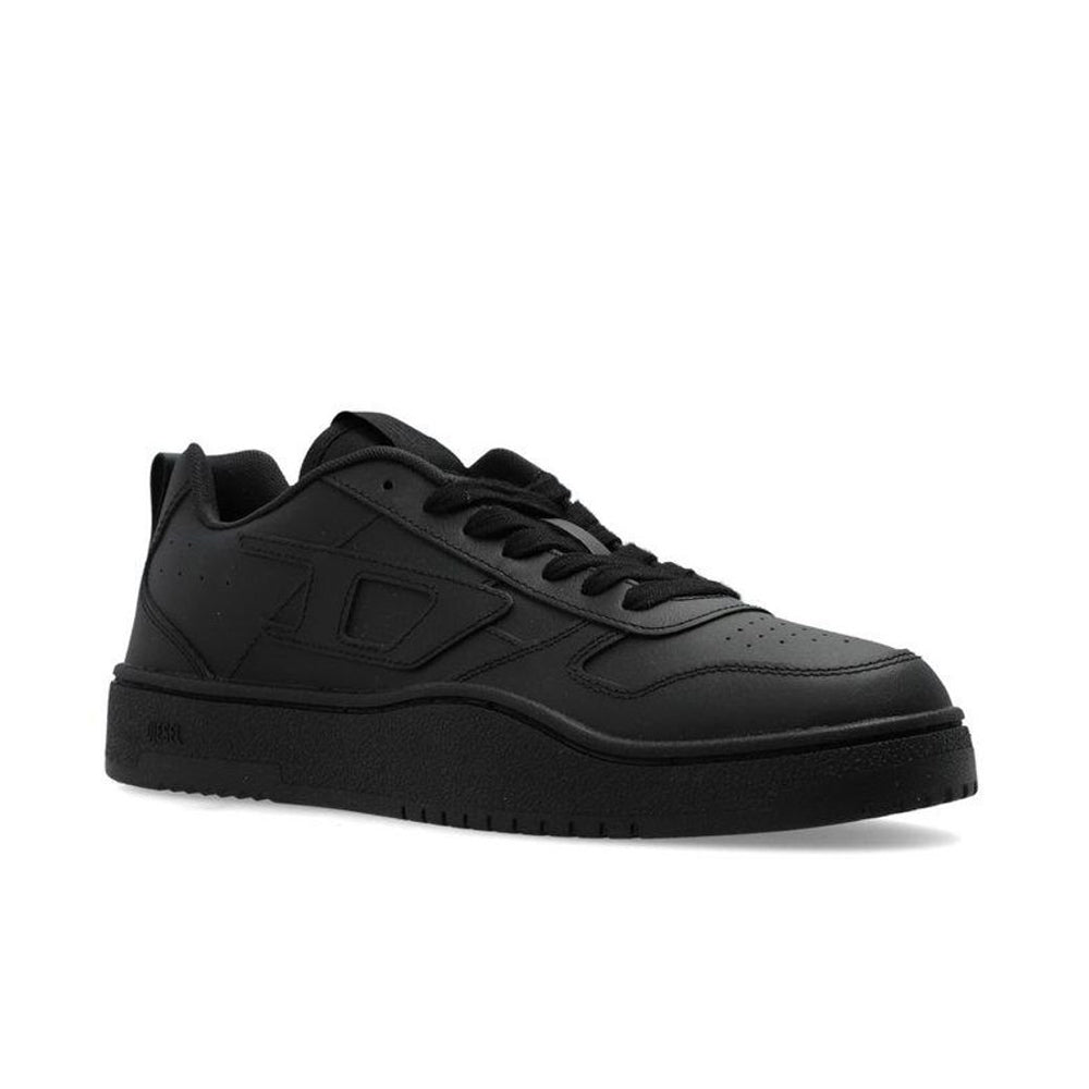 Diesel S-Ukiyo V2 Low sneakers in all black, featuring a side logo appliqué.